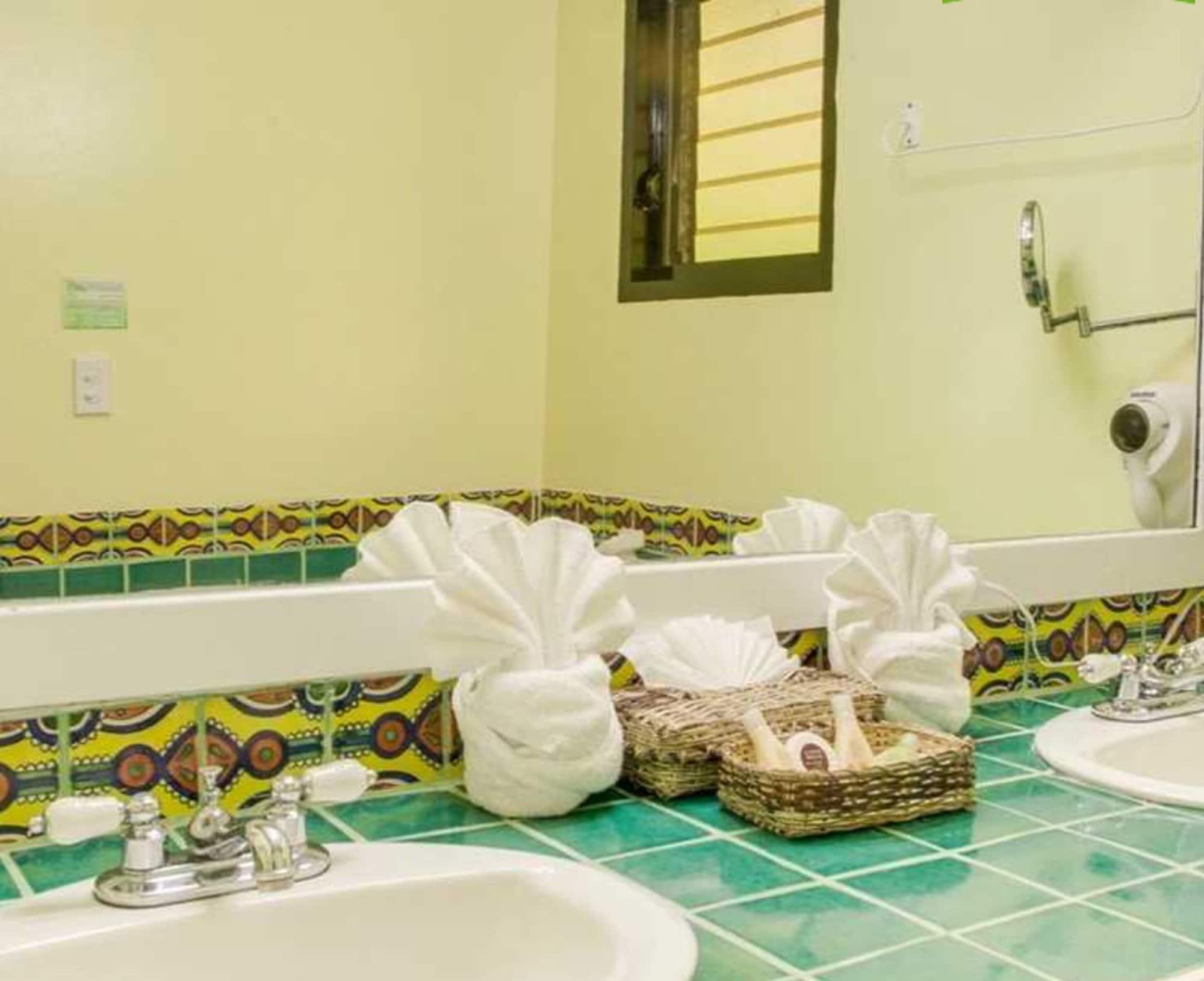 Robert'S Grove Beach Resort Placencia Dış mekan fotoğraf