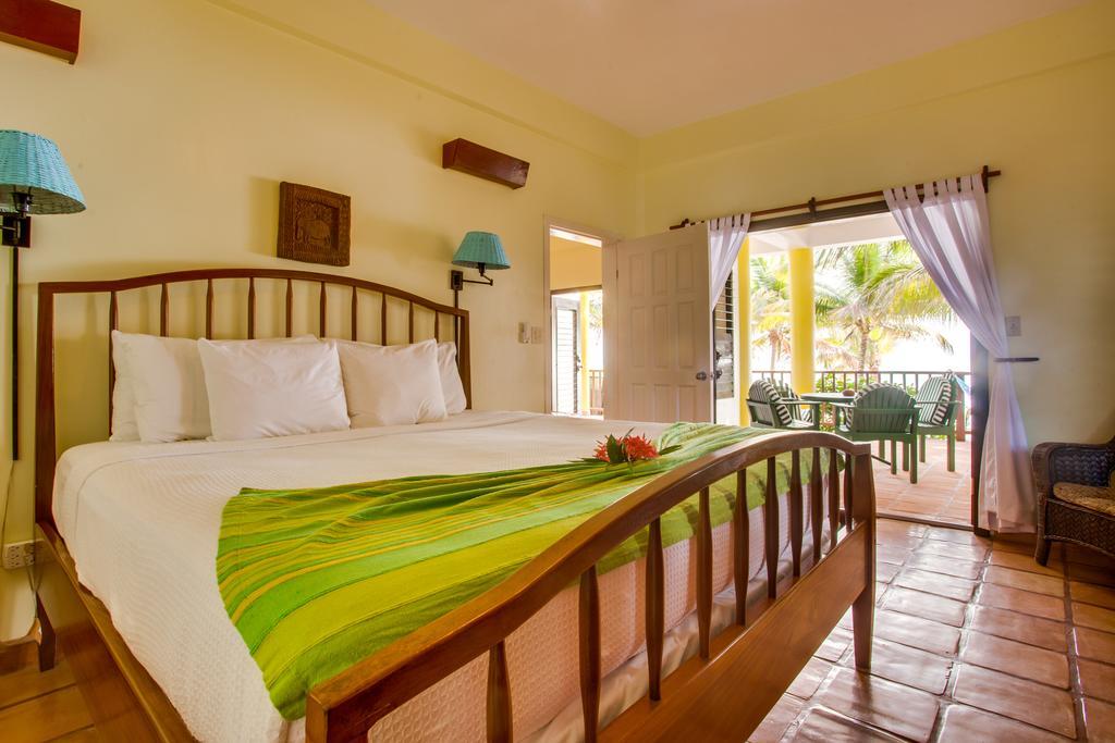 Robert'S Grove Beach Resort Placencia Oda fotoğraf